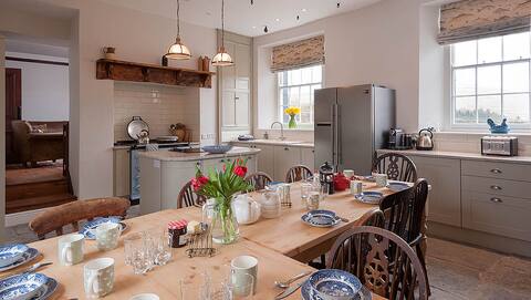 Cnewr Farmhouse sleeps 16 in Brecon Beacons