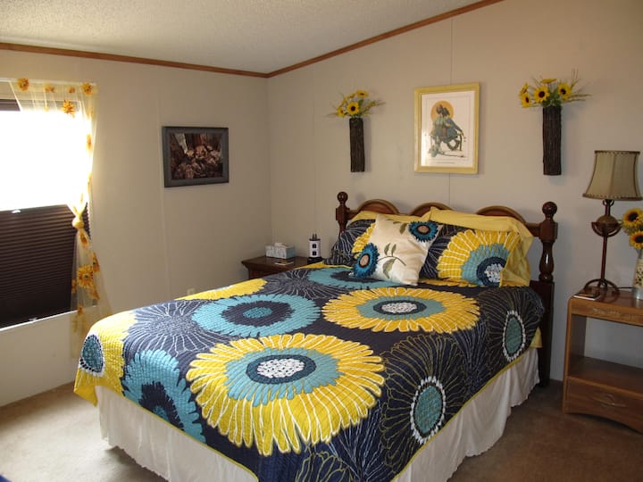 Bedroom clean and relaxing. Black out blinds (top down or bottom up) for peaceful sleep.
