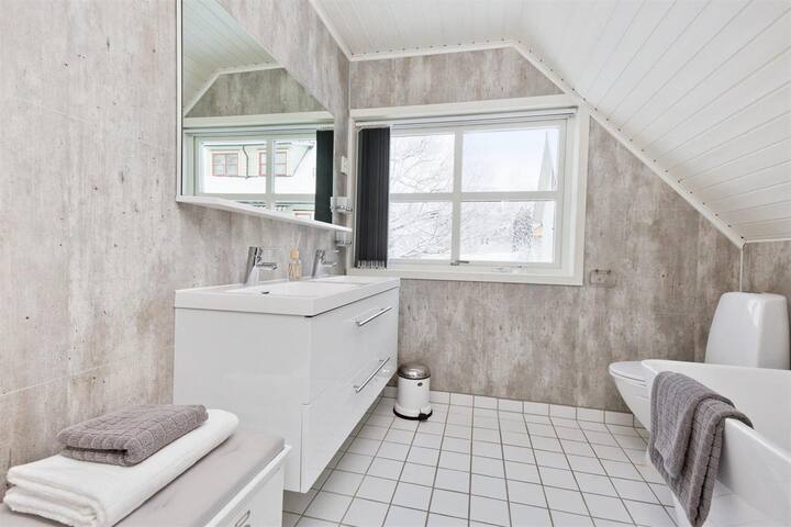 Available Christmas/New year 2025 gallery image 3