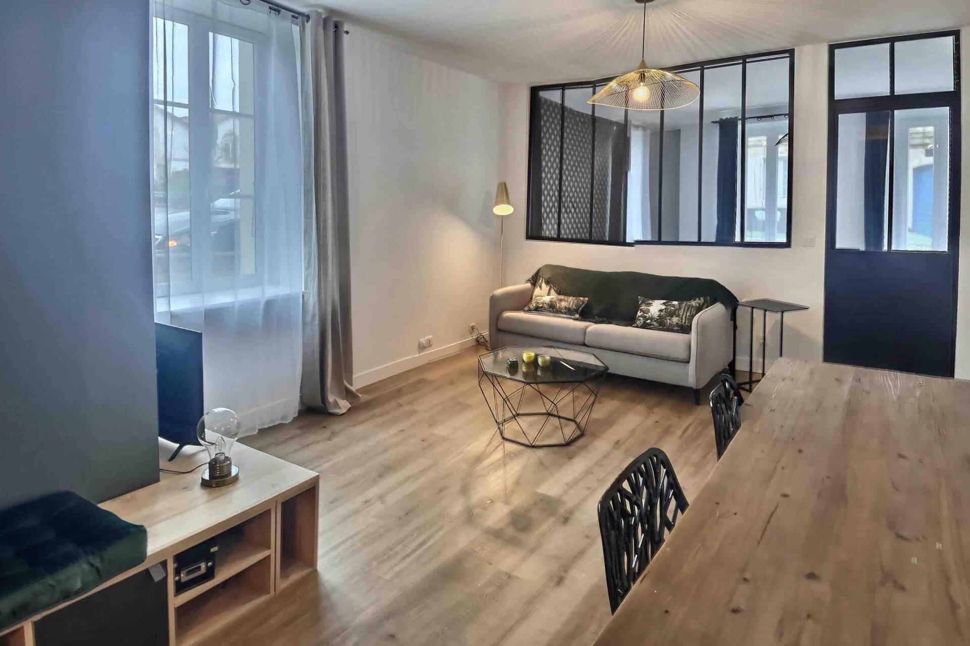 Rare, beautiful 55 m2 2 bedroom 200 m from the port