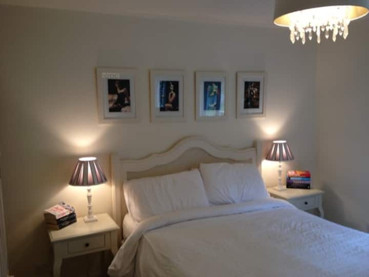 غرفة النوم الرئيسية