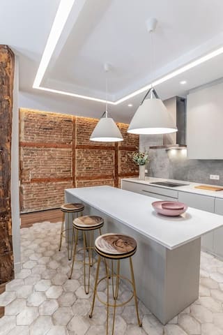 Luxury in GRAN VIA & CALLAO – Stylish & Beautiful gallery image 2