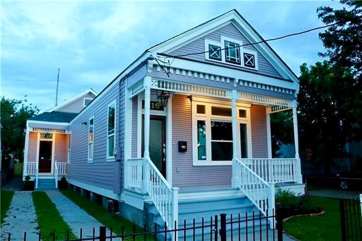 Walk to Jazz Fest from this Bayou St. John Beauty! gallery image 2