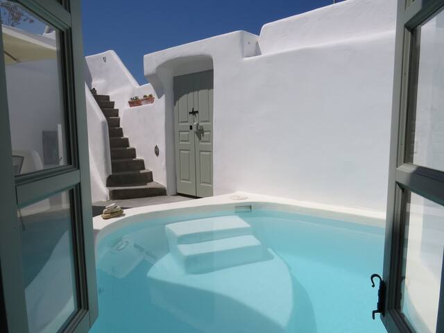 Village House “AlbaLily” with heated plunge pool