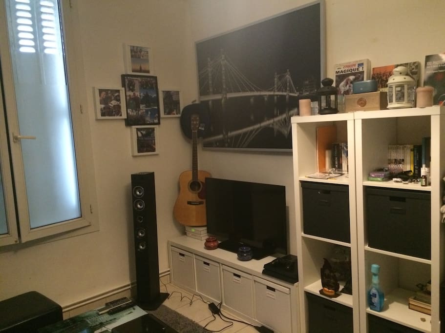 Tv, playstation 4, enceinte bluetooh, guitare...