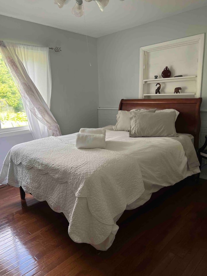 Chumba cha kulala cha 1 chenye kitanda kikubwa 