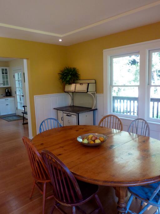 Ellie's Farmhouse Private & Sunny Houses for Rent in Mendocino