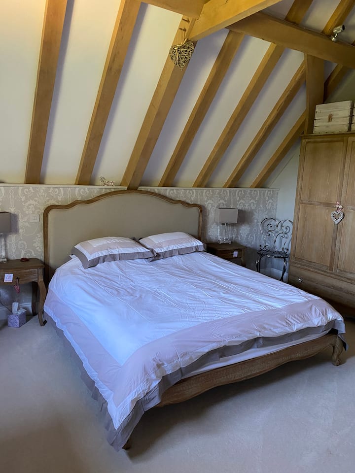 Superking säng i sovrummet 