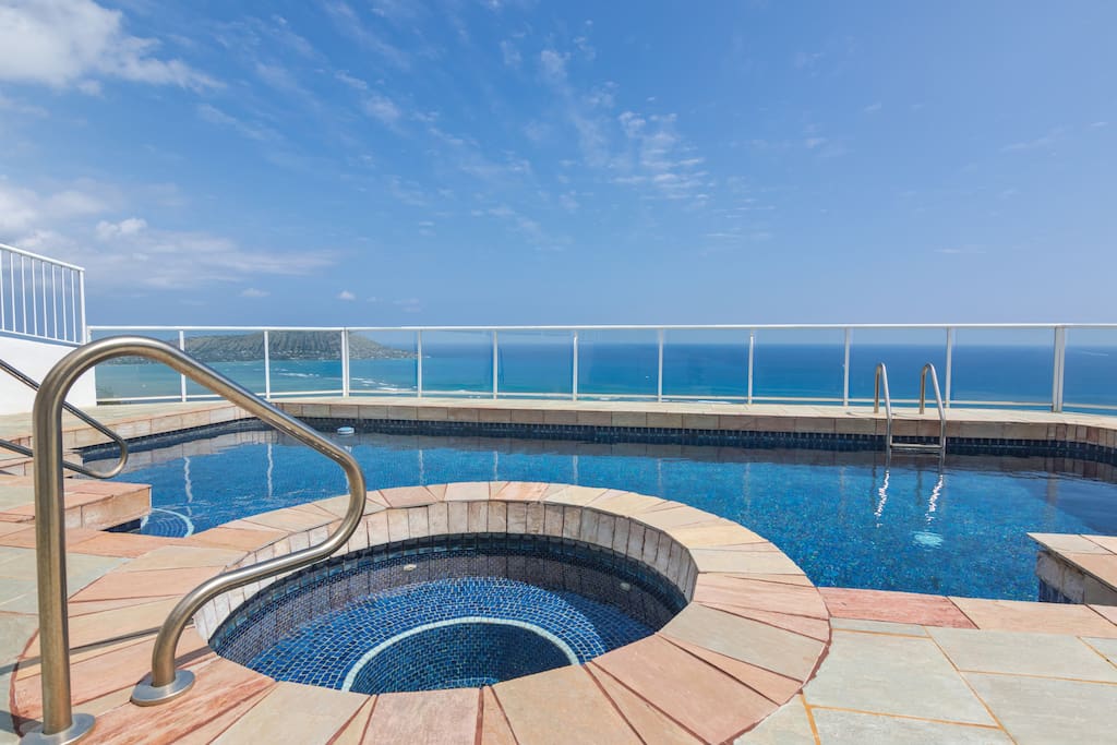 AMAZING VIEWS OF THE PACIFIC OCEAN. SLIP INTO THE OCEAN FROM THE POOL
