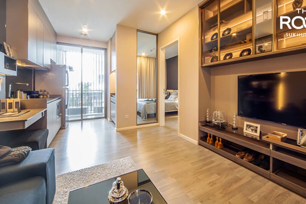 Cozy Designer Living Room Area -