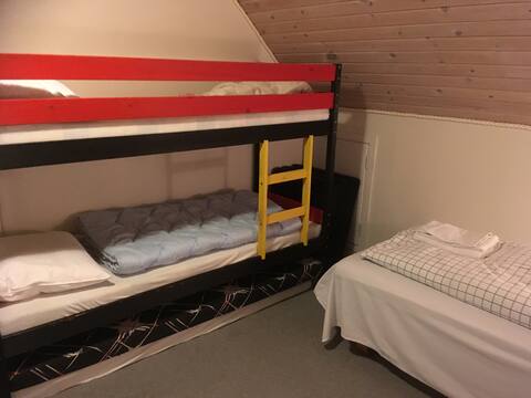 2 rooms ( 1 double and 1 m/4 beds (1 bunk bed)