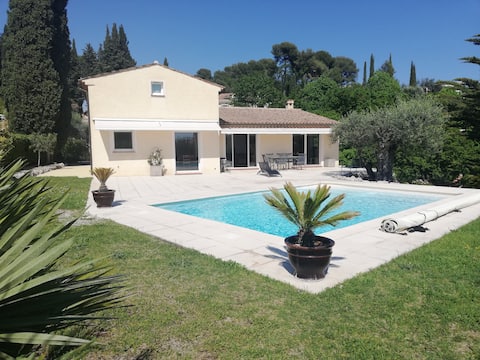 Successful Airbnb property: Private 3P in occupied villa, pool, parking in Gairaut