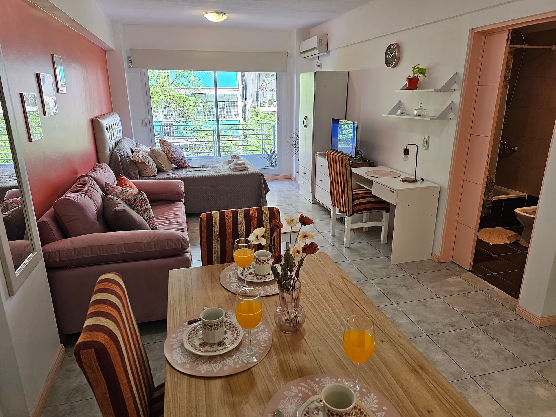 Bright studio nearby Plaza Almagro