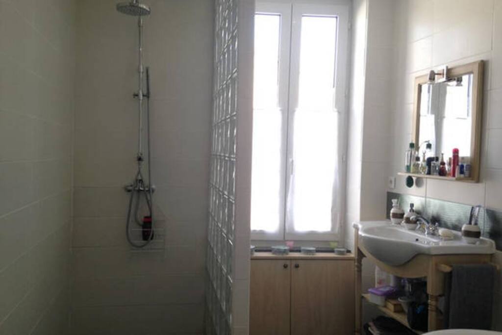 Salle de bain avec douche italienne...