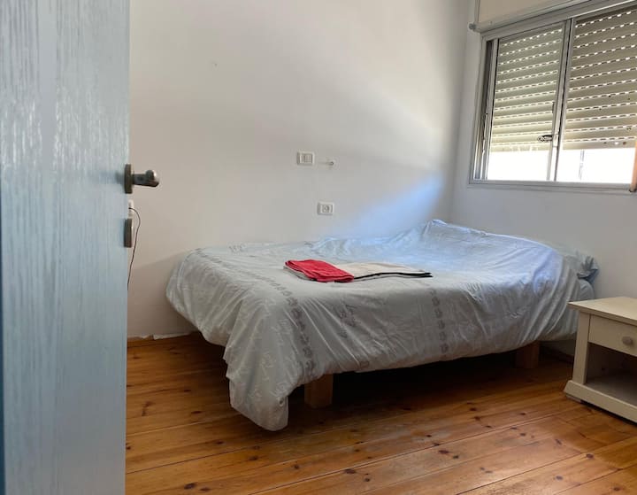 One of the children's rooms with Tv.   on the second floor.  With a narrow double bed that is suitable for two people or children.  Bed width 120 cm.