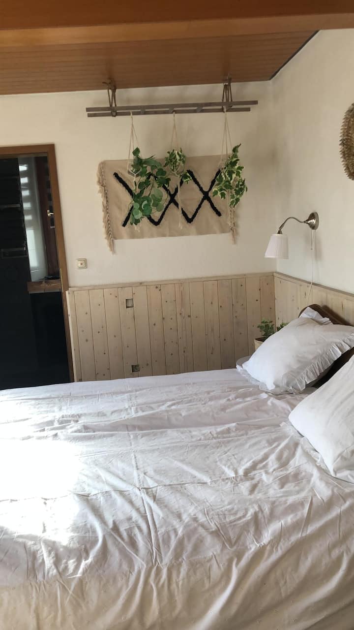 Dhomë gjumi në katin përdhe