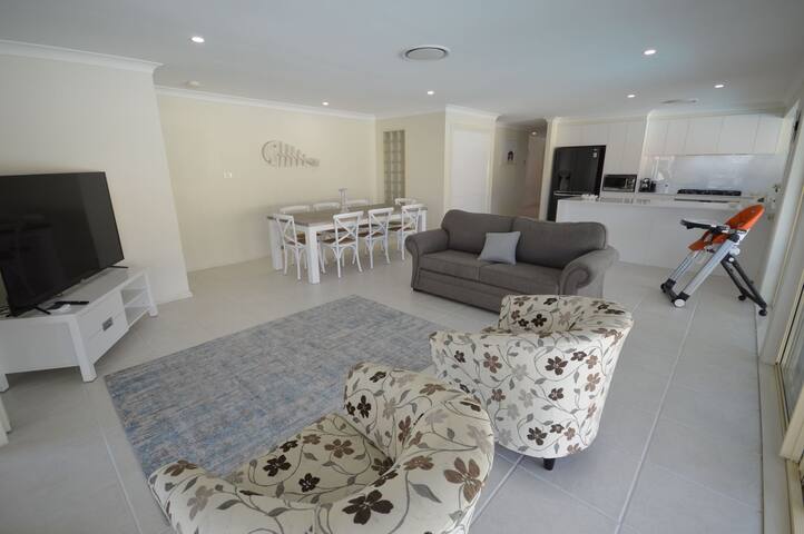 Come Float Your Boat at the Boat House on Newport! gallery image 5