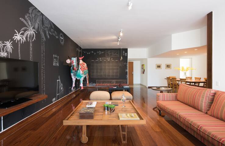 Conforto quadra da praia de Copacabana vista mar! gallery image 2