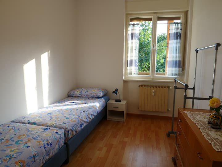 Dvokrevetna soba s bračnim krevetom