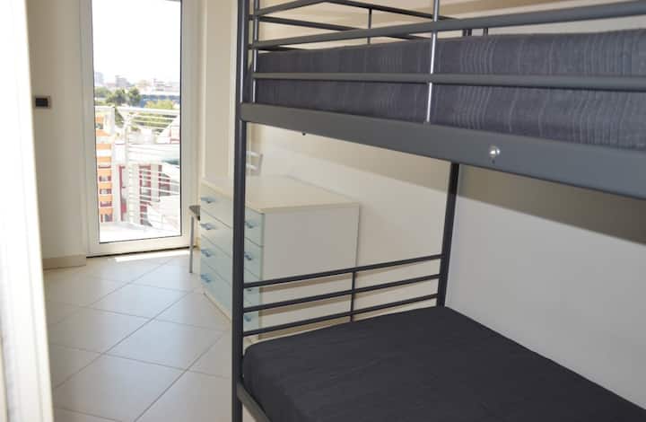 Izba s poschodovou posteľou