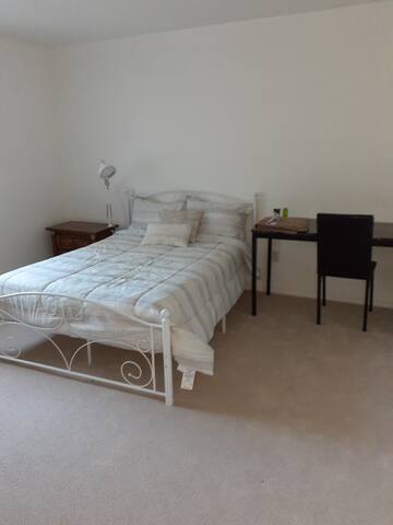 Cozy room in convenient Palo Alto location