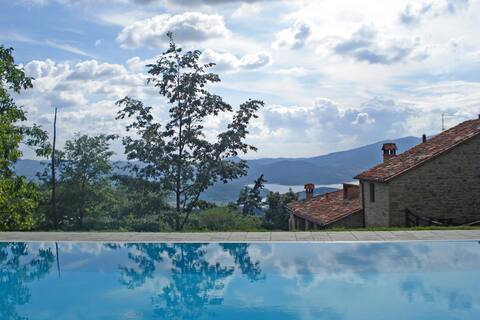 Vallorsaia, Private pool with view!