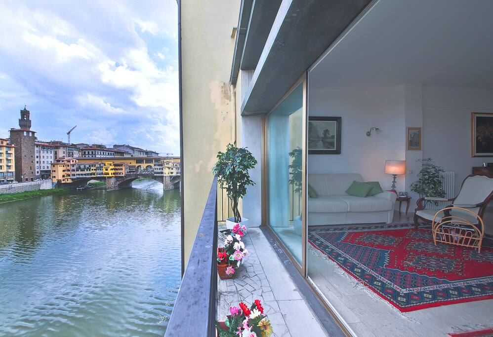PONTE VECCHIO TERRACE with Views! Apartments for Rent in Florence
