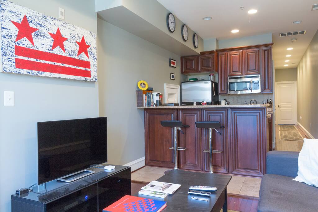 Family Room looking into the kitchen