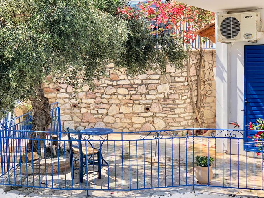 The terrace of the ground floor apartment Koroneiki.