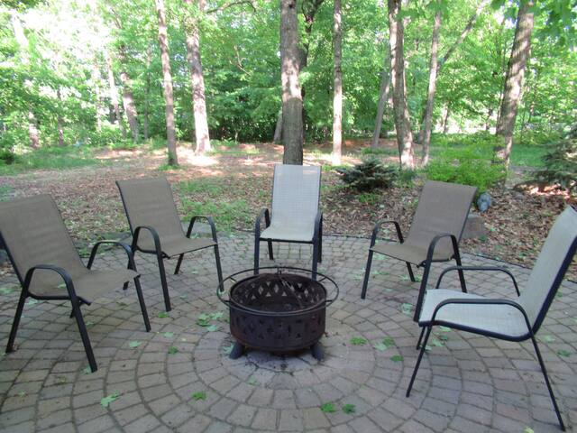 Maple House – Spacious 6 BR home for gatherings gallery image 5