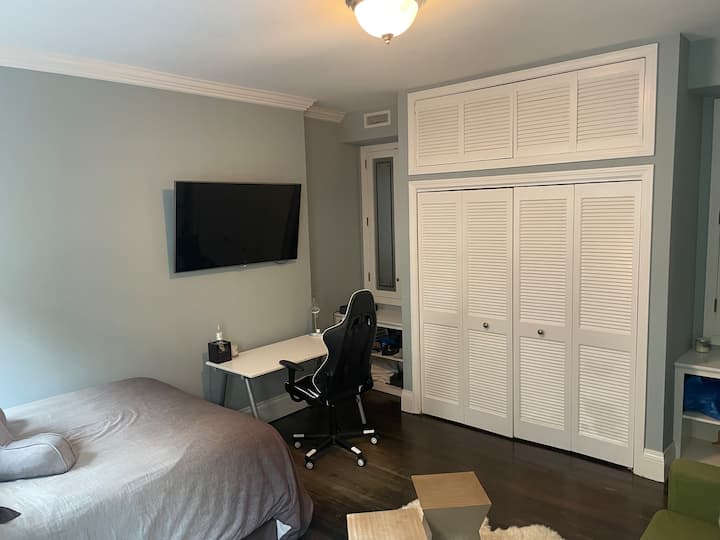 Dormitorio queen en el segundo piso