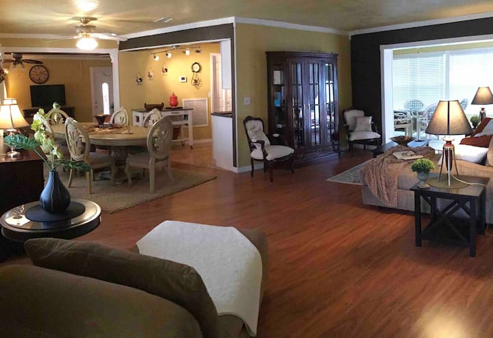 Paradise Breeze In Spring Hill, Florida. - Spring Hill, FL