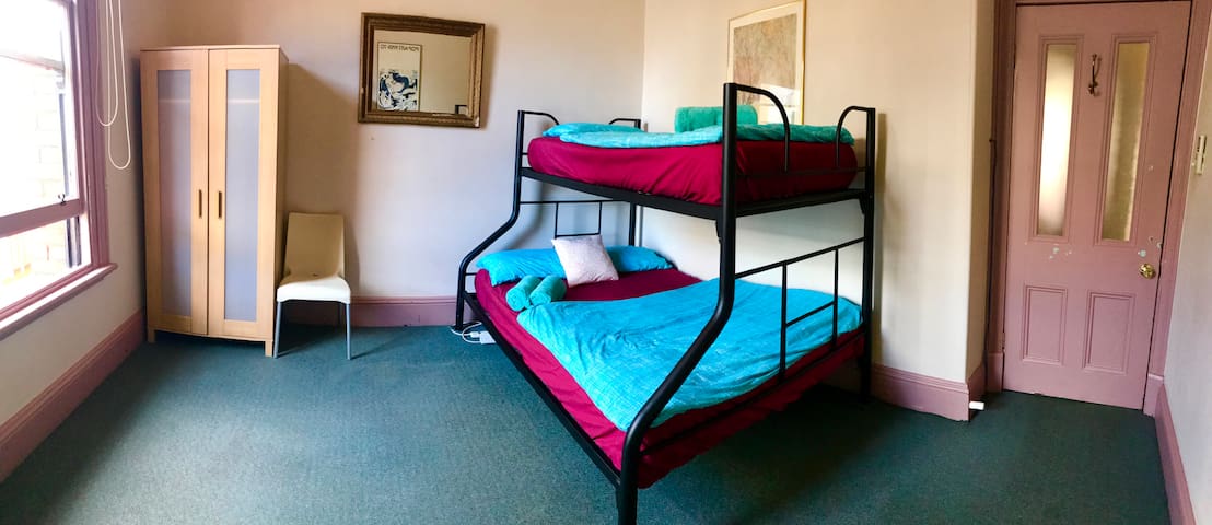 Cosy private bedroom in Melbourne