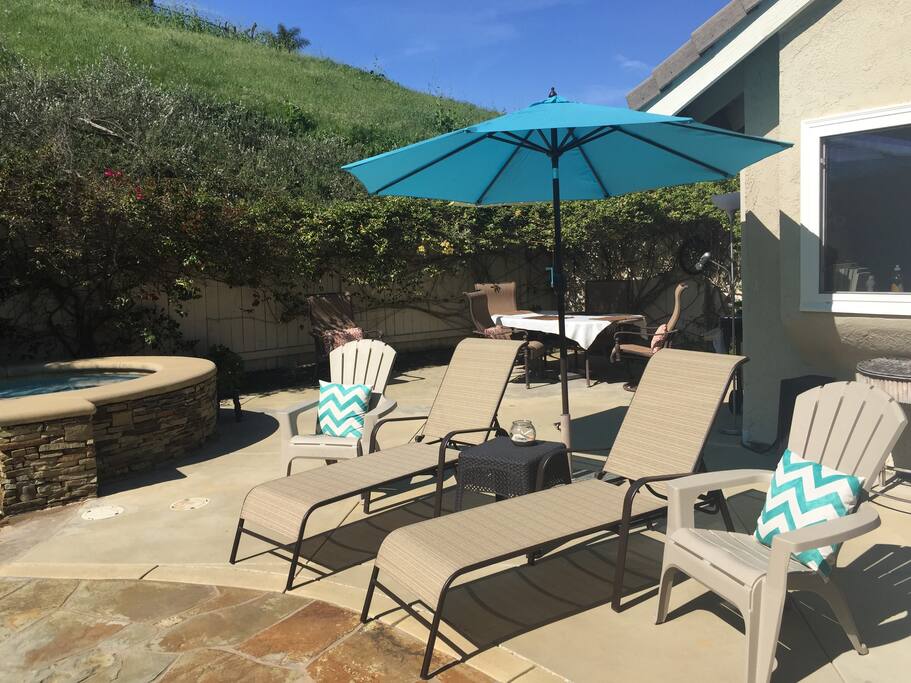 Warm and Sunny Lounge area