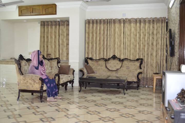 ห้องนั่งเล่น (Living Room)