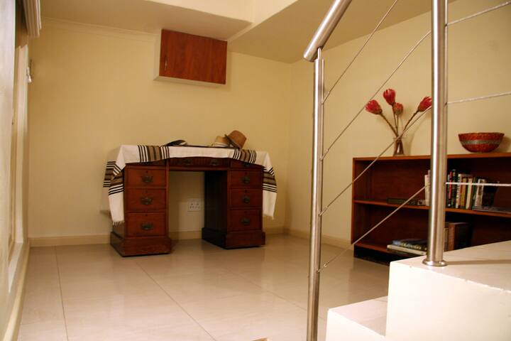 Stylish, modern 3 bedroom apartment gallery image 3