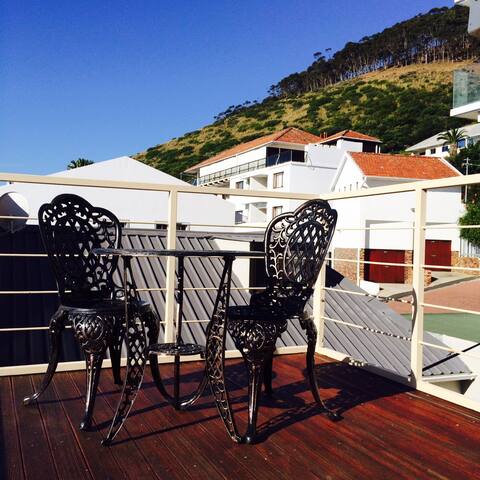 Stylish, modern 3 bedroom apartment gallery image 5