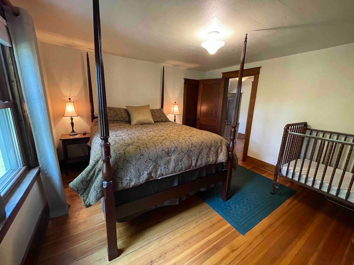 Bedroom 3 - king bed (upper level)