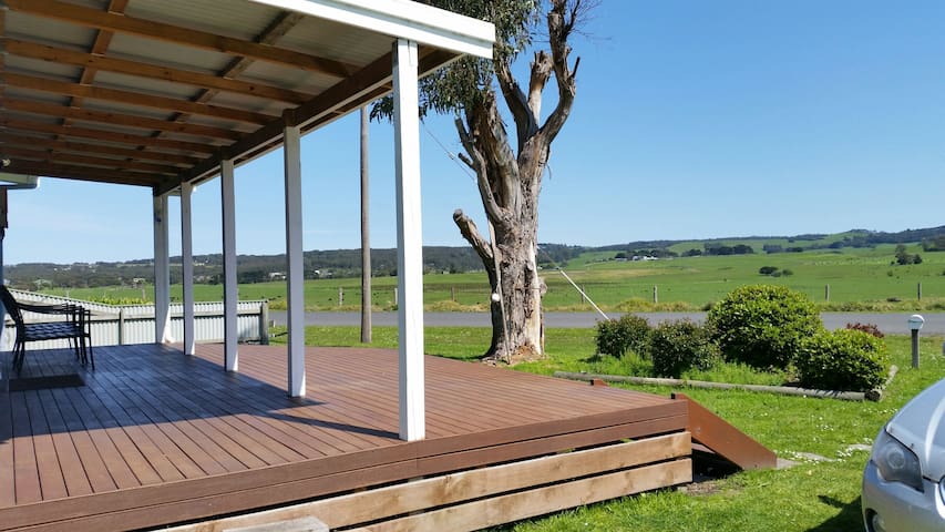 Cosy cottage valley veiws