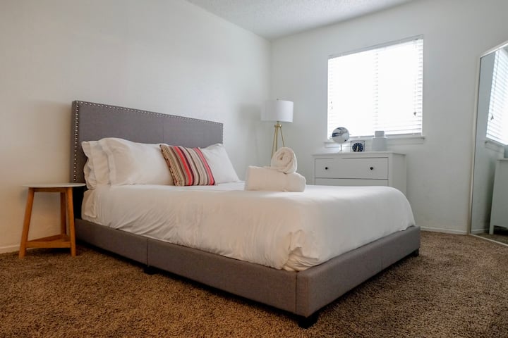 Spálňa č.1 s pohodlným pamäťovým matracom a bavlnenou posteľnou bielizňou