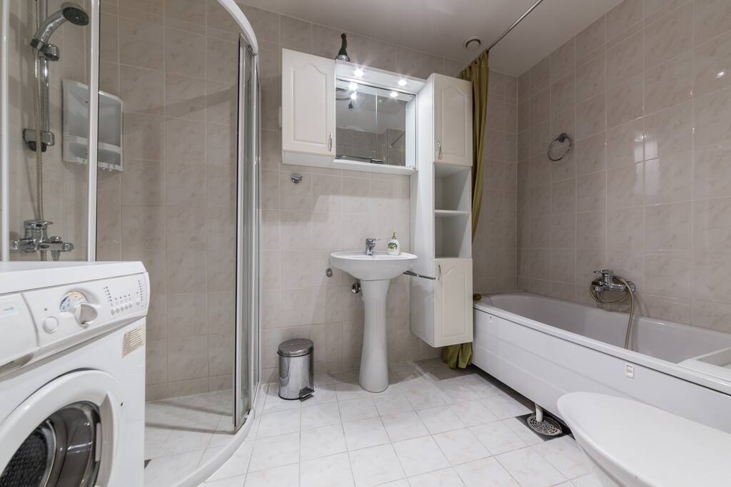 Common bathroom wit bath and shower