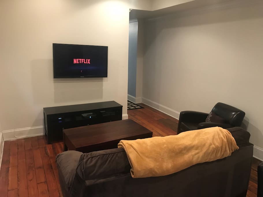 Living room with tons of channels (including HBO & Showtime), Netflix and Playstation 4.