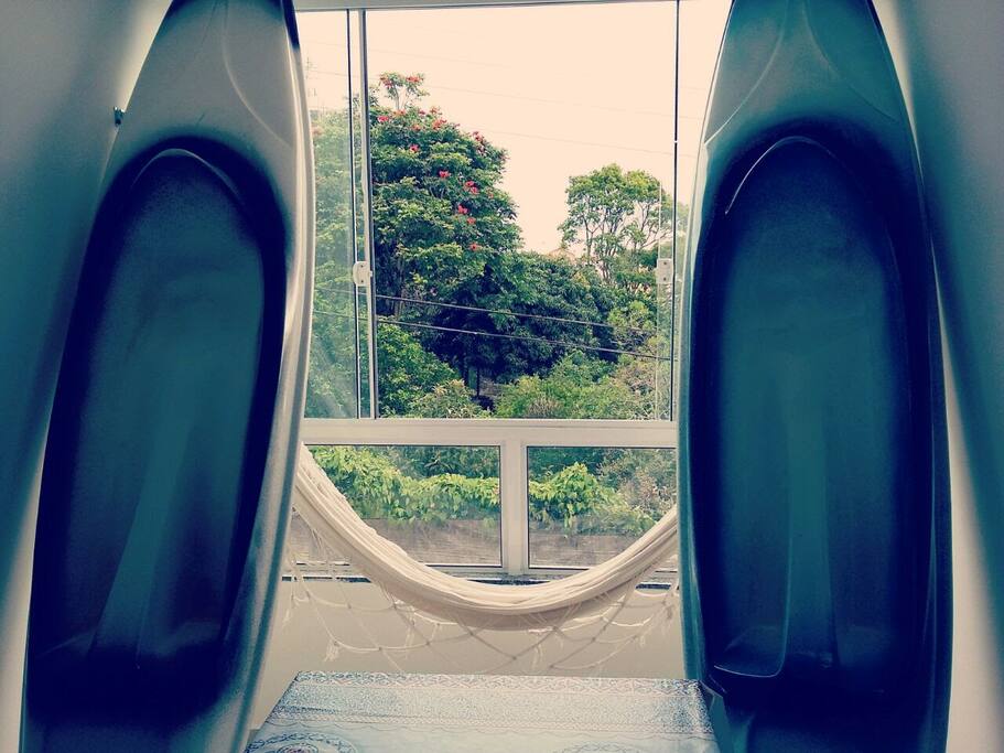 Próximo à área de preservação com mata atlântica nativa.