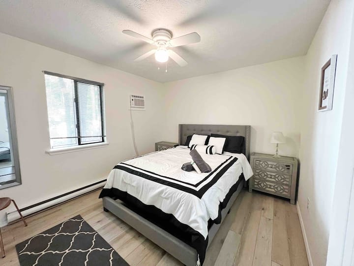 Vyumba vya kulala vya 3 vilivyo na kitanda aina ya Queen.