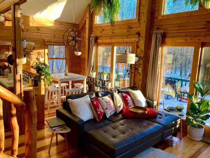The Greenhouse a cozy Northern Michigan Chalet Chalets for Rent in