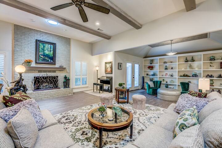 An upscale property in a prestigious neighborhood. gallery image 5
