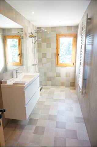 Amazing sea view property with pool gallery image 5