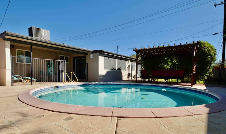 Casa De Cavalier, Round Pool - Phoenix, AZ