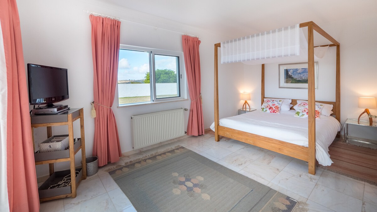 3号卧室，包括独立露台和美丽的海景