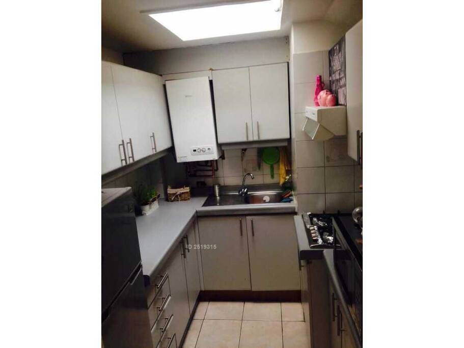 COCINA EQUIPADA COMPLETAMENTE